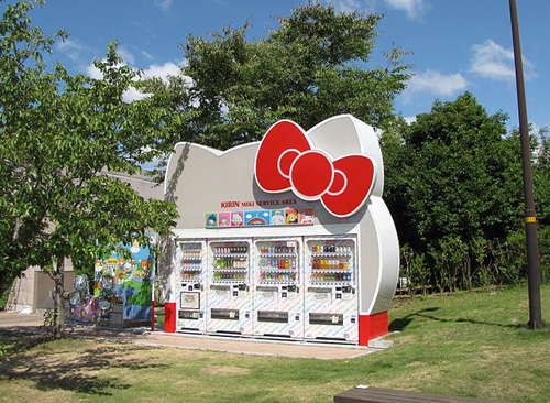 640px-HelloKitty_VendingMachine.jpg